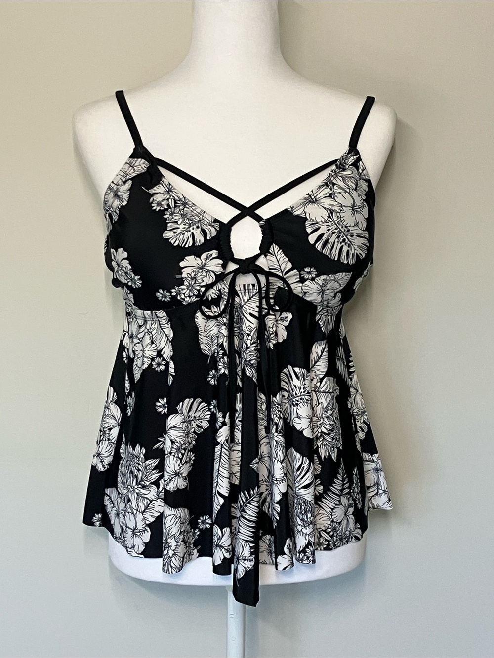 Time and True Tankini Swim Top Palm Leaf Floral Print Black Size L (12/14)